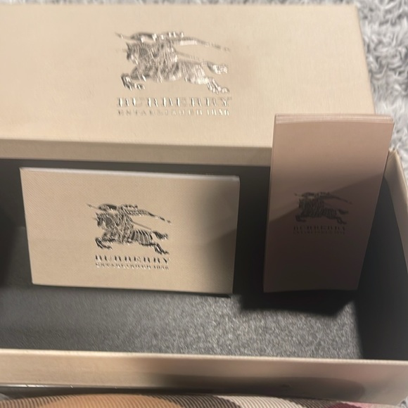 Burberry green 56 17 140 sunglasses new with tags box case - Picture 3 of 7